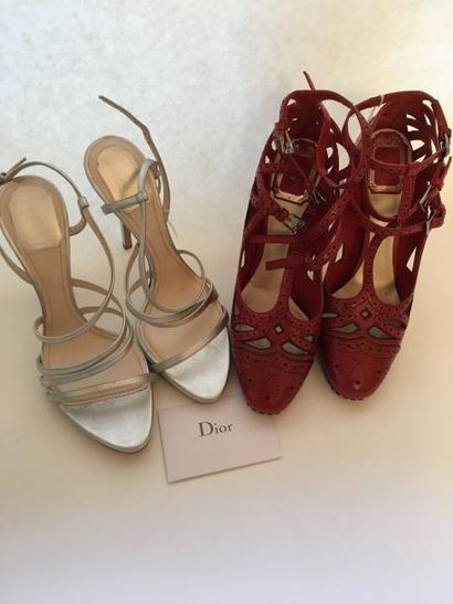 Christian DIOR : 

- une paire de sandales...