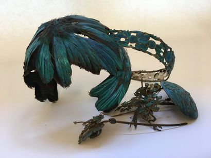 Lot d’accessoires pour cheveux ornés de plumes...