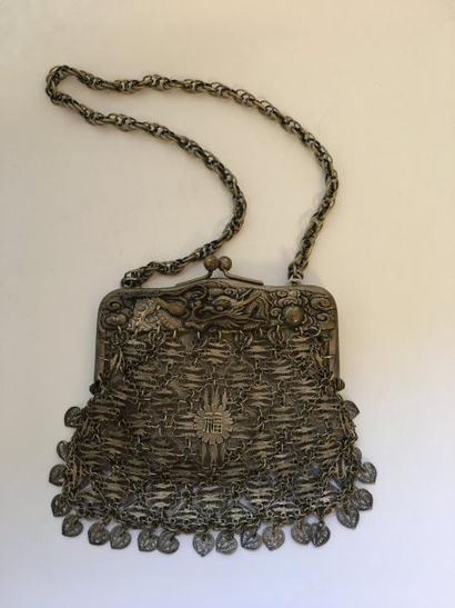 Sac du soir en métal argenté à décor de motifs...
