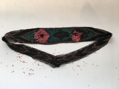 Bandeau de tête brodé de perles de couleurs...