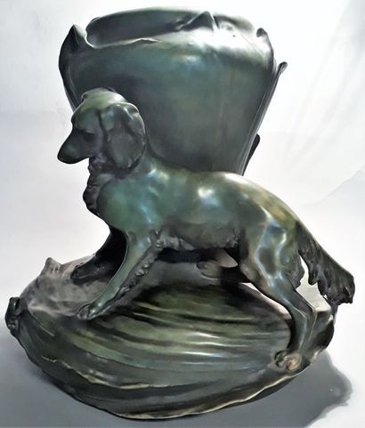 AMPHORA
Vase en céramique émaillée vert mordoré...