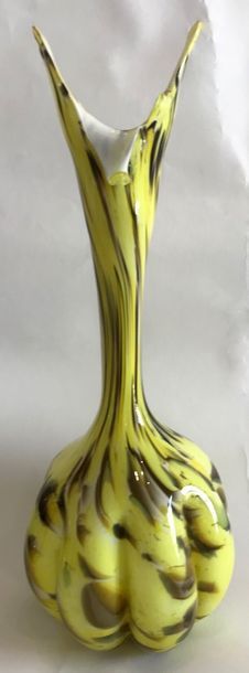 Travail du début du XXème siècle
Vase à haut...