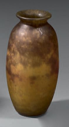 MULLER FRERES LUNEVILLE
Vase ovoïde en verre...