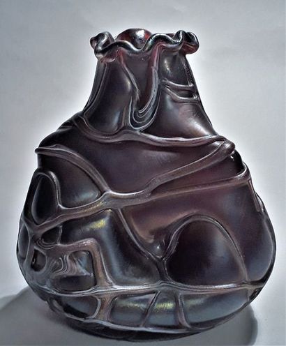 Dans le goût de Loetz
Vase en verre irisé...