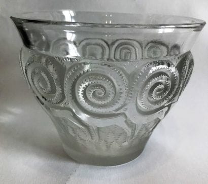 LALIQUE
Vase Rennes en verre blanc moulé...