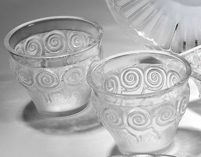 LALIQUE
Vase Rennes en verre blanc moulé...