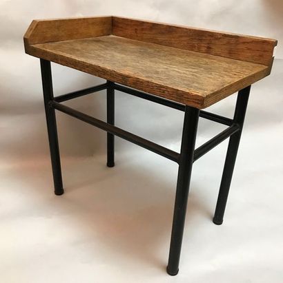 TRAVAIL FRANCAIS, vers 1960
Petit table d'appoint...