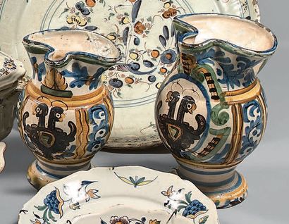 PESARO, XIXème siècle

Ensemble de deux pichets...