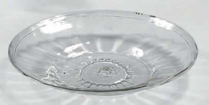 Grande assiette en verre translucide incolore...