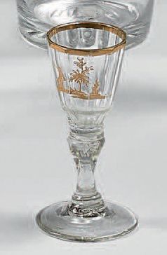 Ensemble de trois verres à jambe, en verre...