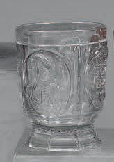 Gobelet en cristal à décor en relief des...
