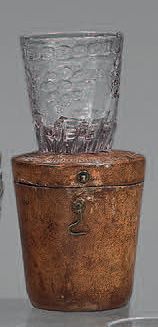 Gobelet de cure de forme tronconique en verre...