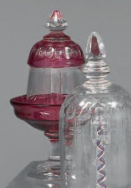 Baguier sur piédouche et pied en verre blanc...