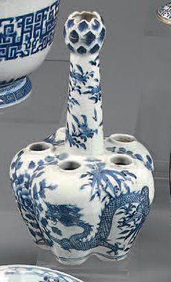 CHINE - XIXème siècle

Tulipier en porcelaine...