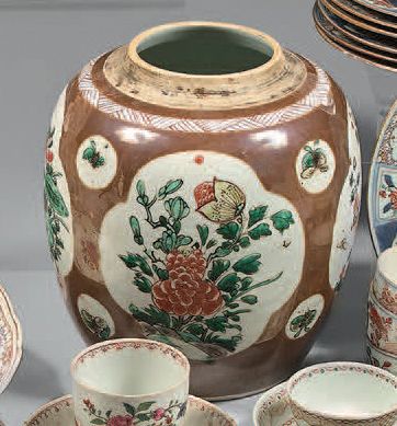 CHINE - EPOQUE KANGXI (1662 - 1722)

Pot...
