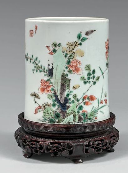 CHINE - EPOQUE KANGXI (1662 - 1722)

Porte-pinceaux...