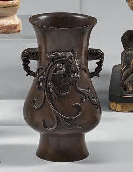 CHINE - Début du XXème siècle
.
Vase de forme...
