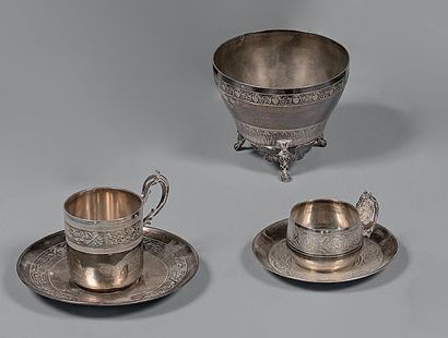 Lot en argent comprenant deux petites tasses...