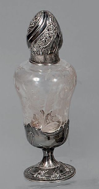Légumier en argent, le bord contourné, à...