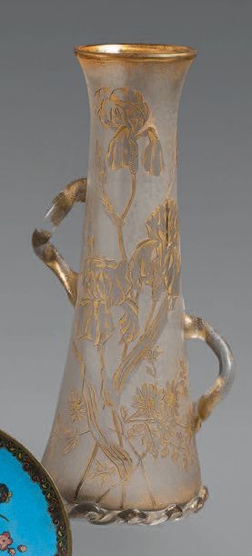 Important vase cornet en cristal, appliqué...