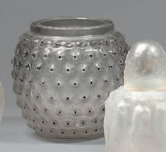 RENE LALIQUE (1860-1945)

Vase CACTUS, en...