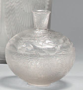 RENE LALIQUE (1860-1945)

Vase LIEVRES, en...