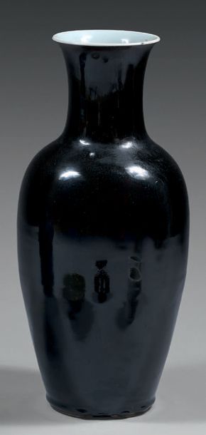 CHINE - XIXème siècle

Vase de forme balustre...