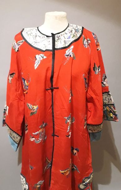 CHINE - XIXème siècle

Veste de femme fermée...