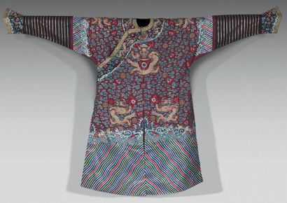 CHINE - XIXème siècle

Robe en soie rouge...