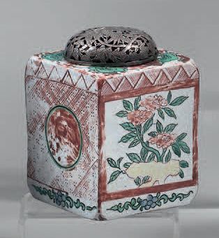 CHINE - EPOQUE KANGXI (1662 - 1722)

* Pot...