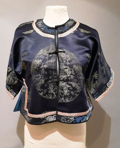 CHINE-XXème siècle

Veste d'enfant ouvrant...