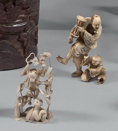 JAPON - XIXème siècle

Deux okimono en ivoire,...