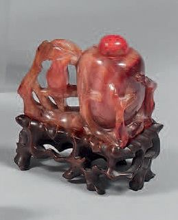 CHINE - XXème siècle

Petit vase en cornaline...