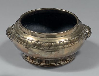 CHINE - XIXème siècle

Brûle-parfum en bronze...