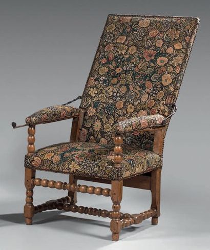 Fauteuil dit de malade, le haut dossier à...