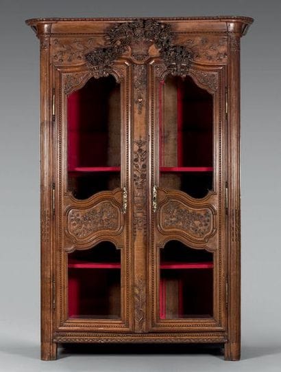 Armoire transformée en vitrine, en chêne...