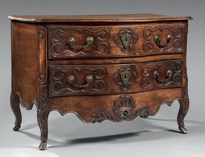 Commode à façade galbée, en bois fruitier...