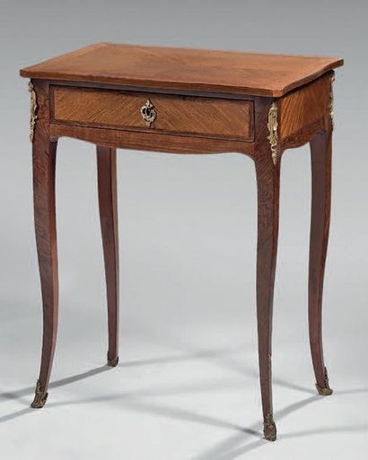 Petite table à écrire en bois de placage...