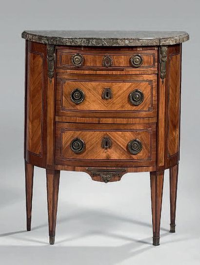 Petite commode demi-lune en placage de bois...