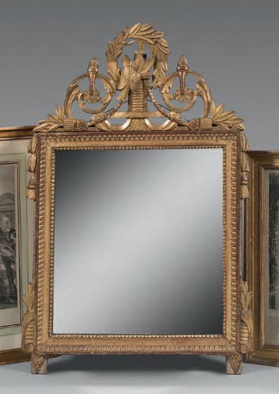 Miroir à entourage en bois patiné et doré,...