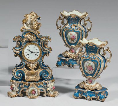 Jacob PETIT

Garniture en porcelaine blanche...