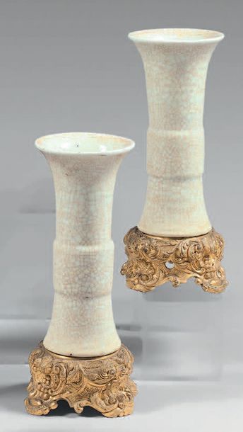CHINE - Vers 1900

Paire de vases gu en porcelaine...