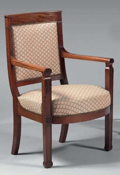Fauteuil à dossier légèrement cintré en acajou,...