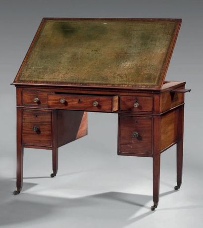 Petit bureau en acajou et placage d'acajou...