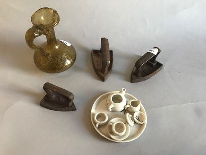 Petit ensemble de jouets de poupée : trois...