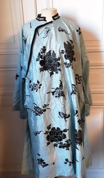 CHINE - XIXème siècle. Veste de femme fermée...
