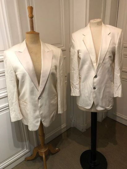 Lot de partie de garde-robe en tissu blanc.NINA...