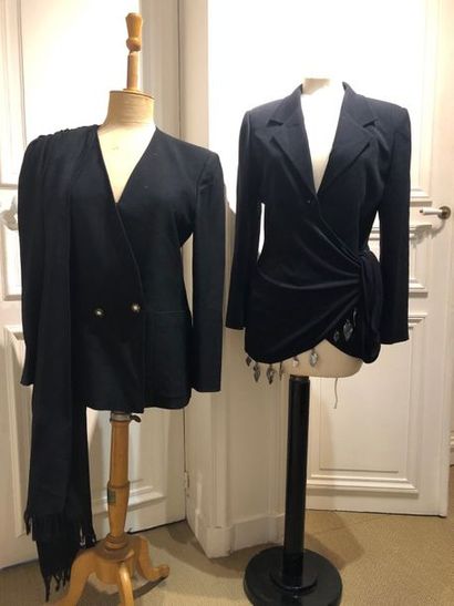 CHRISTIAN LACROIX. Veste noire cintrée croisée...