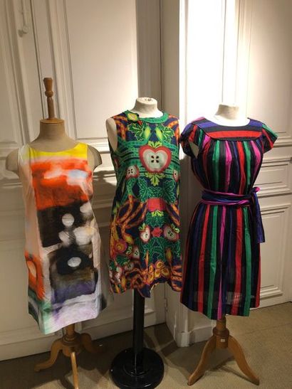 Ensemble de robes. GIVENCHY : robe ceinturée...