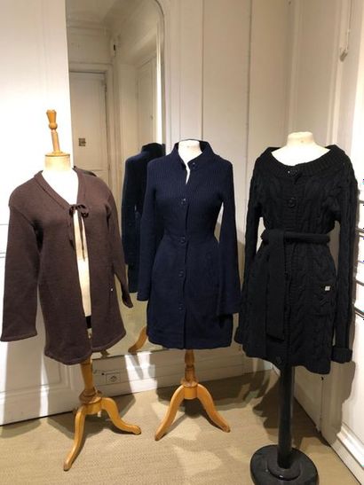 Lot. AGNES B. Veste longue en laine brun,...